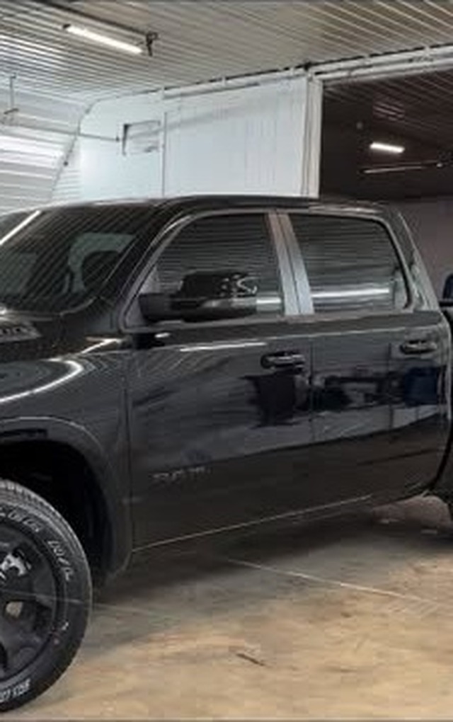 Ram 1500, Deep dark side & back glass